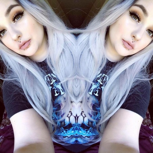 Meet your posher, Lindsy - Picture 3 of 4